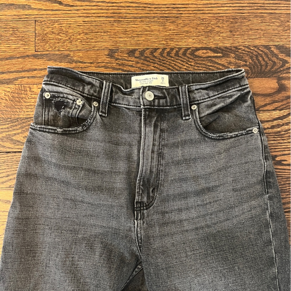 Abercrombie black The Ankle Straight Ultra High Rise Jean size 26/2 L